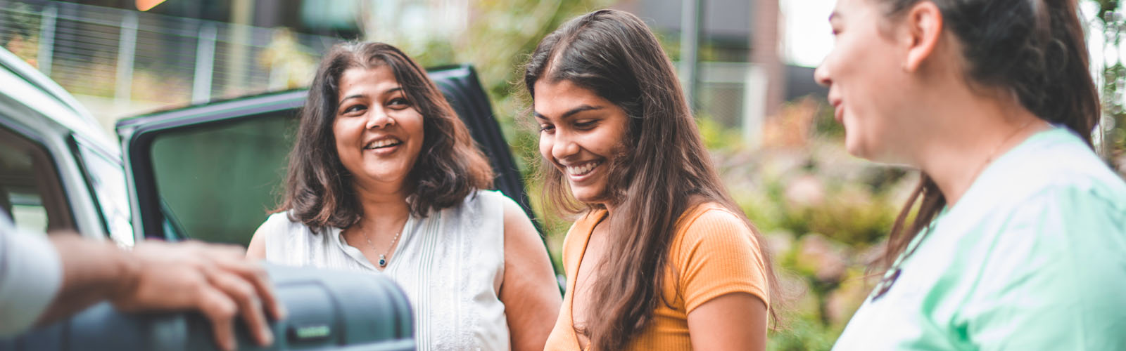 Resident and their parent moving in to north campus residence hall