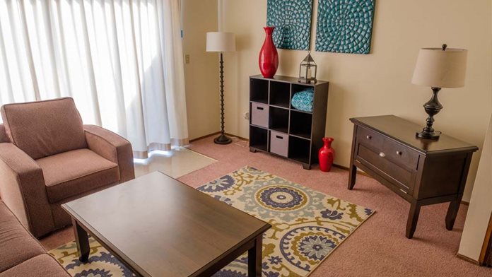 A living room with chairs and a coffee table in Laurel Village