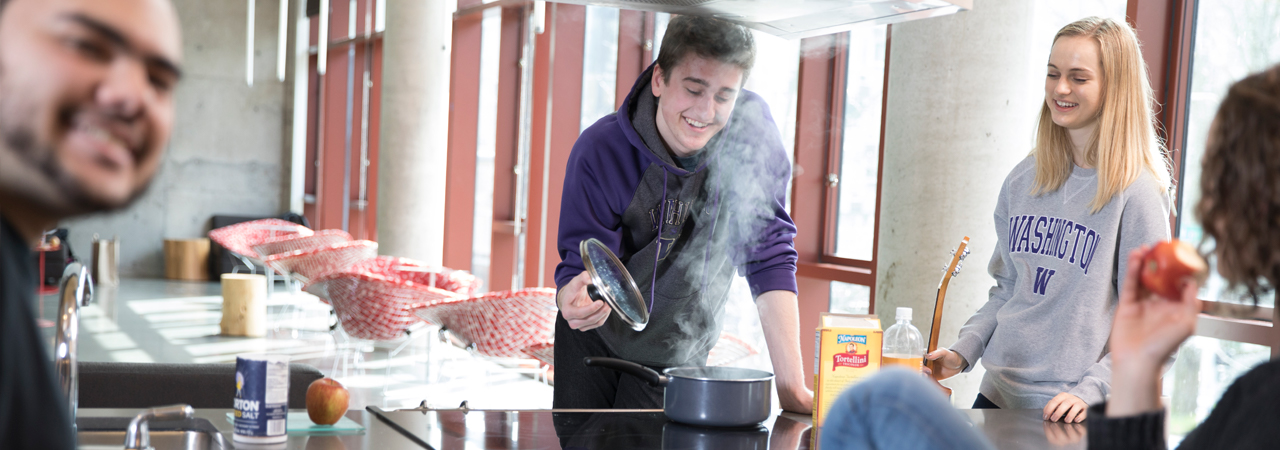 Residents cooking in Poplar Hall kitchen