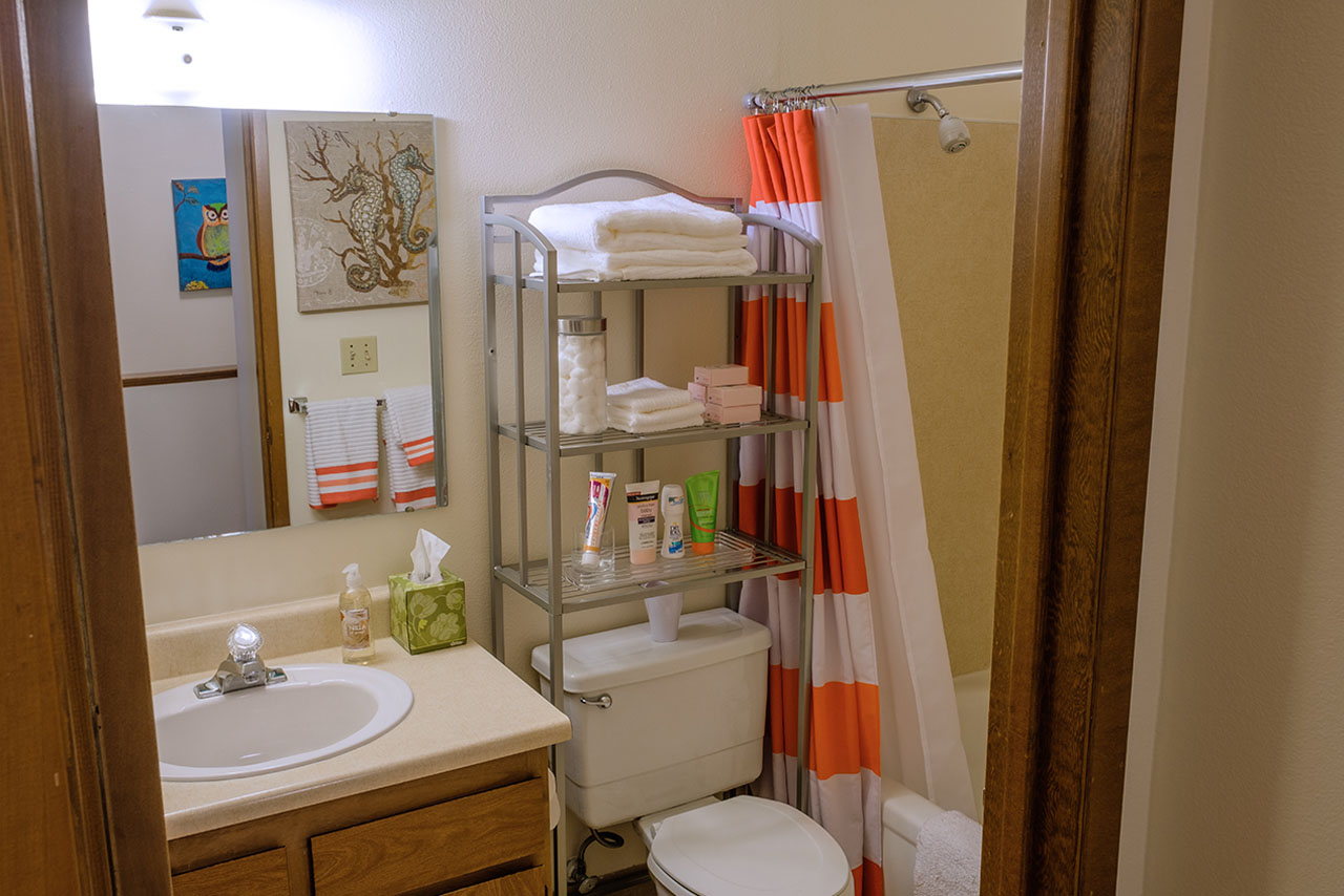 Blakeley Village bathroom