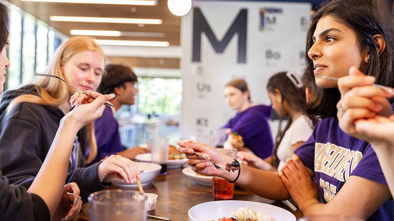 Students eating lunch at Center Table