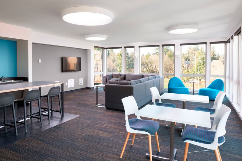 Oak Lounge