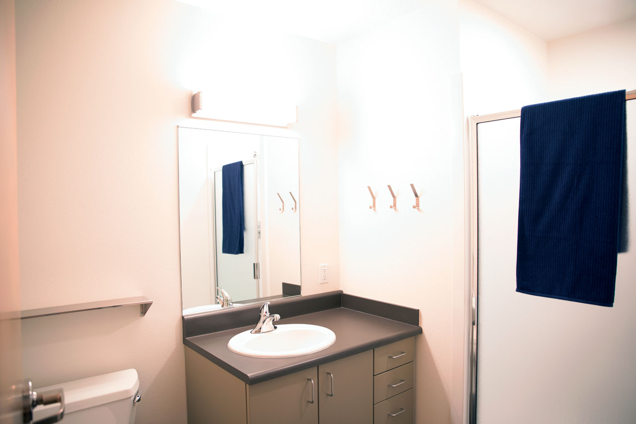 Oak Hall private bathroom