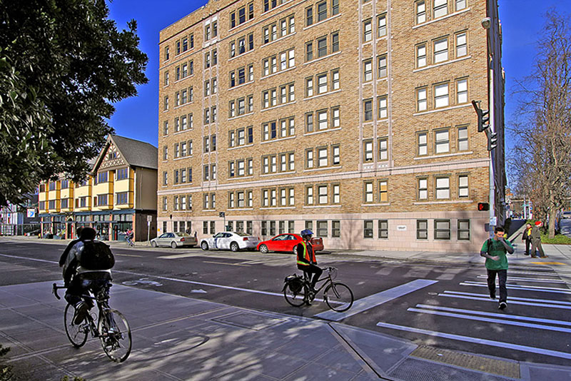 Commodore Duchess Apartments