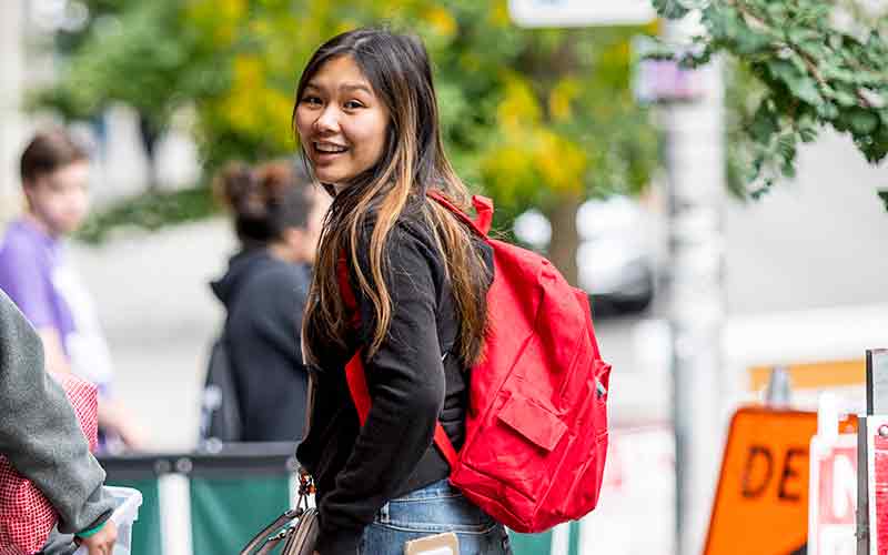 Move-in-red-backpack_1118.jpg