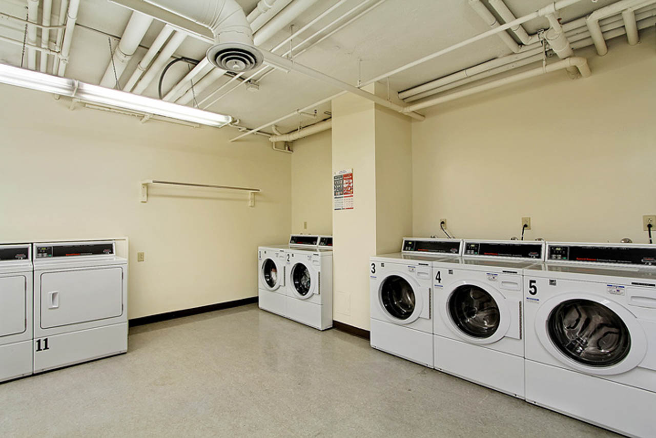Commodore Duchess Apartments laundry room