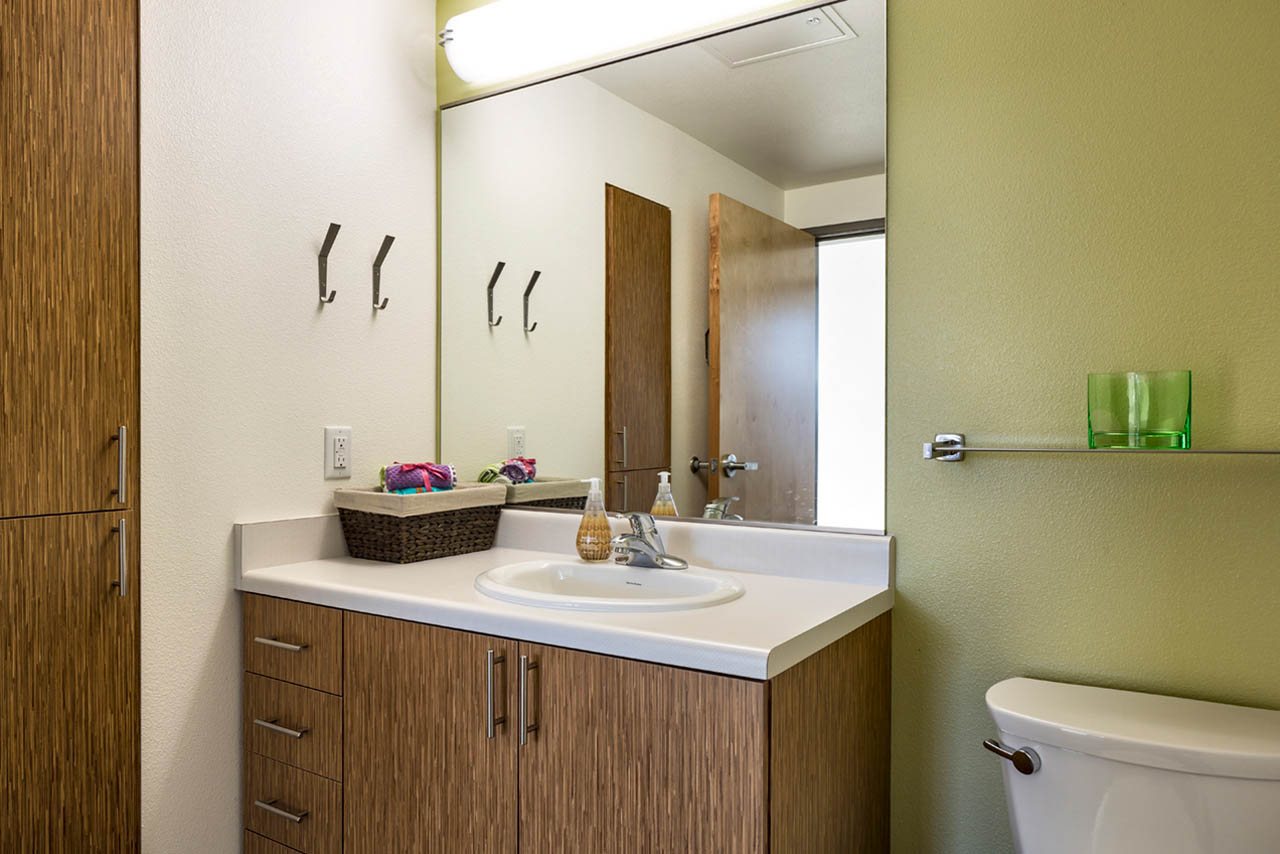 Mercer Court private bathroom